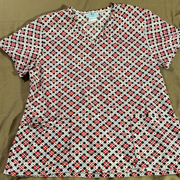 Lot of 4 Medium scrub tops. Dickies, TLC, & SB Scrubs. See below for measurement - Picture 8 of 9